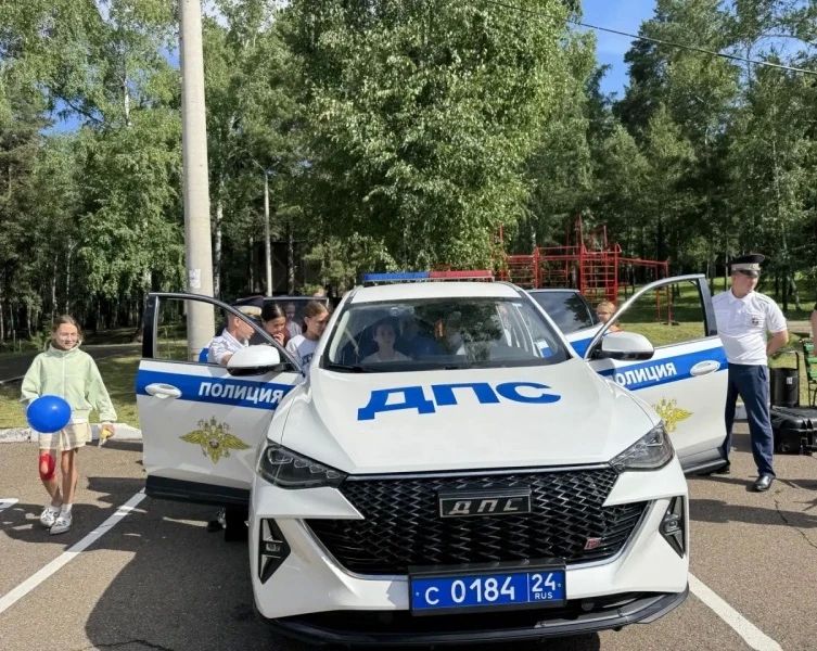 Полицейские - детям!. В лагере «Лесной» прошёл крутой профориентационный день от МУ МВД России «Красноярское»! Что успели ребята: Полицейские - детям!. В лагере «Лесной» прошёл крутой профориентационный день от МУ МВД России «Красноярское»! Что успели ребята: