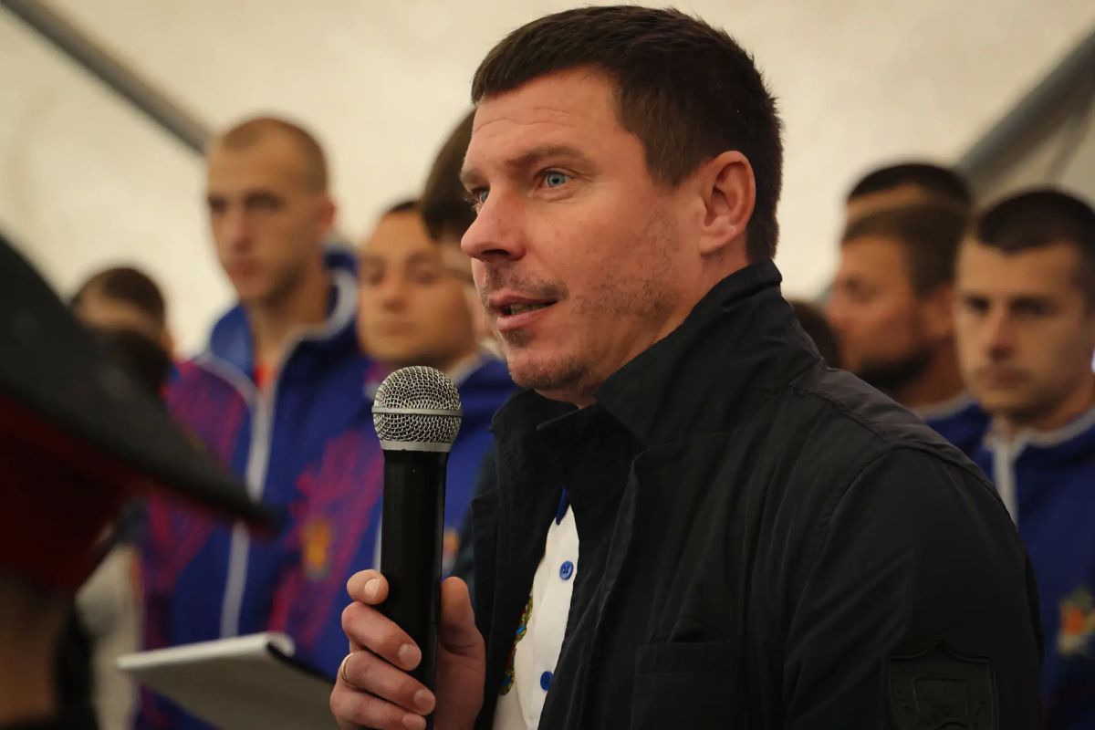 На открытии четвертой оздоровительной смены на базе отдыха «Республика Солнечная» побывал олимпийский чемпион Евгений Устюгов На открытии четвертой оздоровительной смены на базе отдыха «Республика Солнечная» побывал олимпийский чемпион Евгений Устюгов