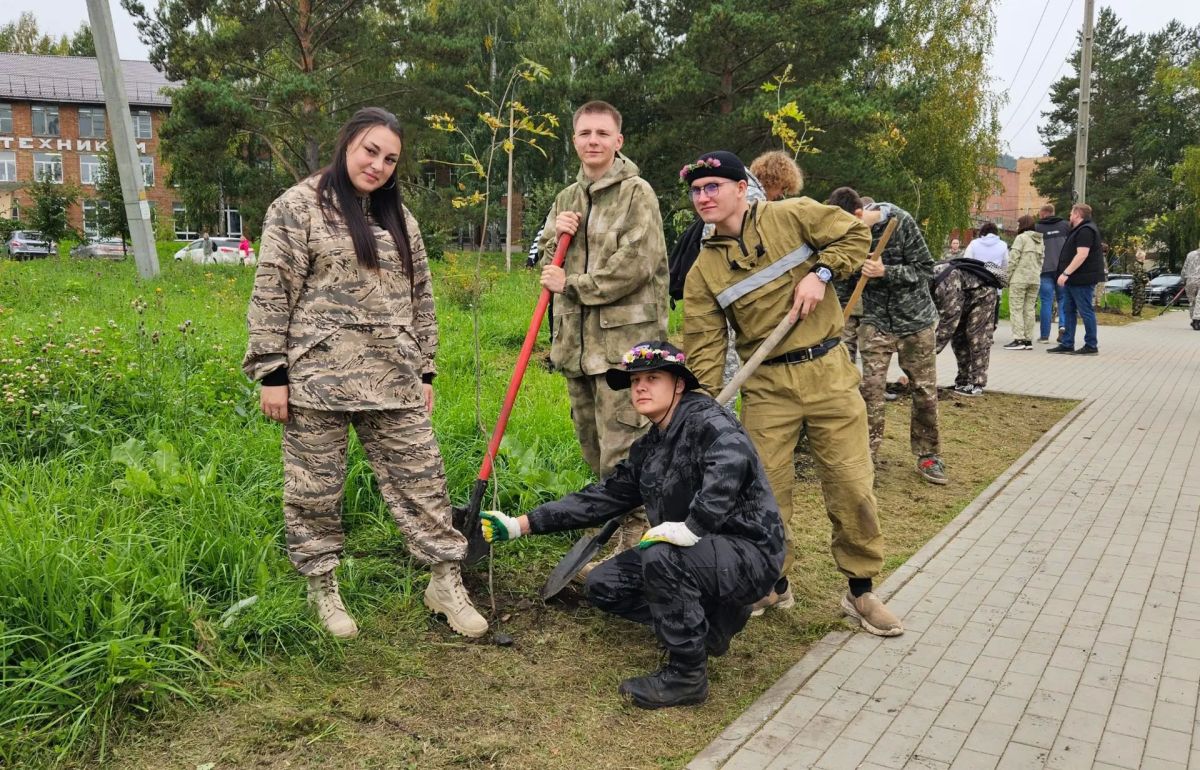 Более 100 тысяч деревьев высадят жители Красноярского края в рамках акции "Сохраним лес" Более 100 тысяч деревьев высадят жители Красноярского края в рамках акции "Сохраним лес"