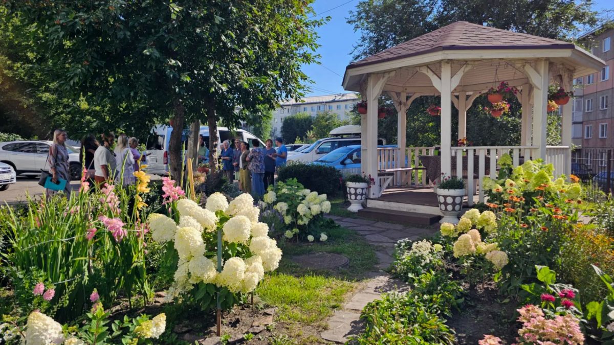 Интересно, кто окажется самым лучшим дворником города? Интересно, кто окажется самым лучшим дворником города?