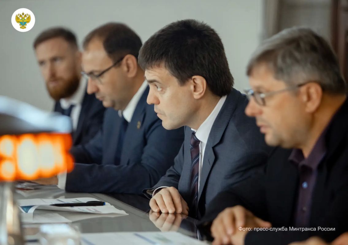 Строительство второй взлетно-посадочной полосы в аэропорту Красноярска обсудили сегодня в Минтрансе Строительство второй взлетно-посадочной полосы в аэропорту Красноярска обсудили сегодня в Минтрансе