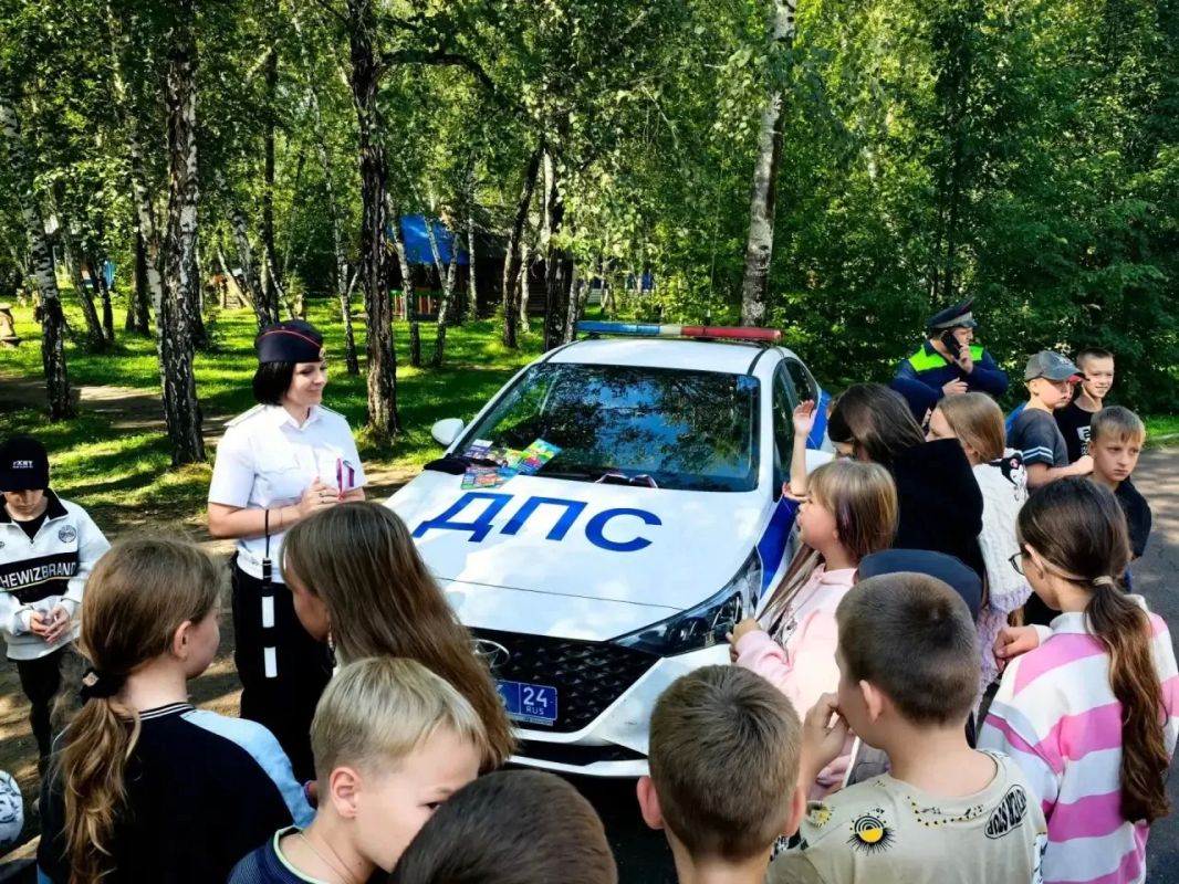 От беспилотников до приёмов борьбы: детям показали, какая она — работа в полиции