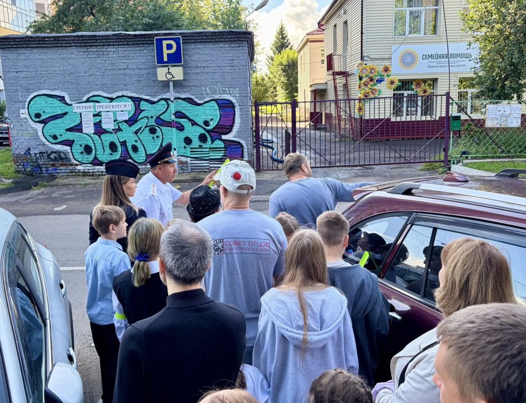 Отведи ребёнка в школу: - сотрудники Госавтоинспекции и краевой Совет отцов проверили маршруты юных пешеходов до школы Отведи ребёнка в школу: - сотрудники Госавтоинспекции и краевой Совет отцов проверили маршруты юных пешеходов до школы