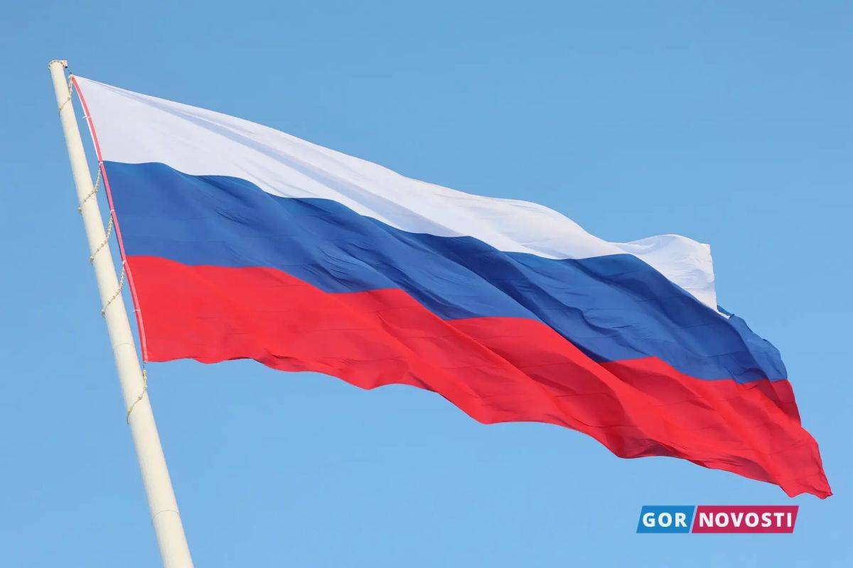 Над Красноярским краем в День Государственного флага развернут огромный триколор