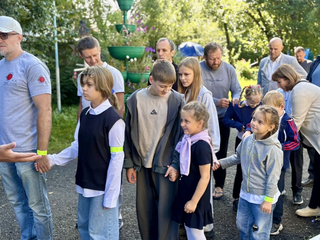 Отведи ребёнка в школу: - сотрудники Госавтоинспекции и краевой Совет отцов проверили маршруты юных пешеходов до школы Отведи ребёнка в школу: - сотрудники Госавтоинспекции и краевой Совет отцов проверили маршруты юных пешеходов до школы