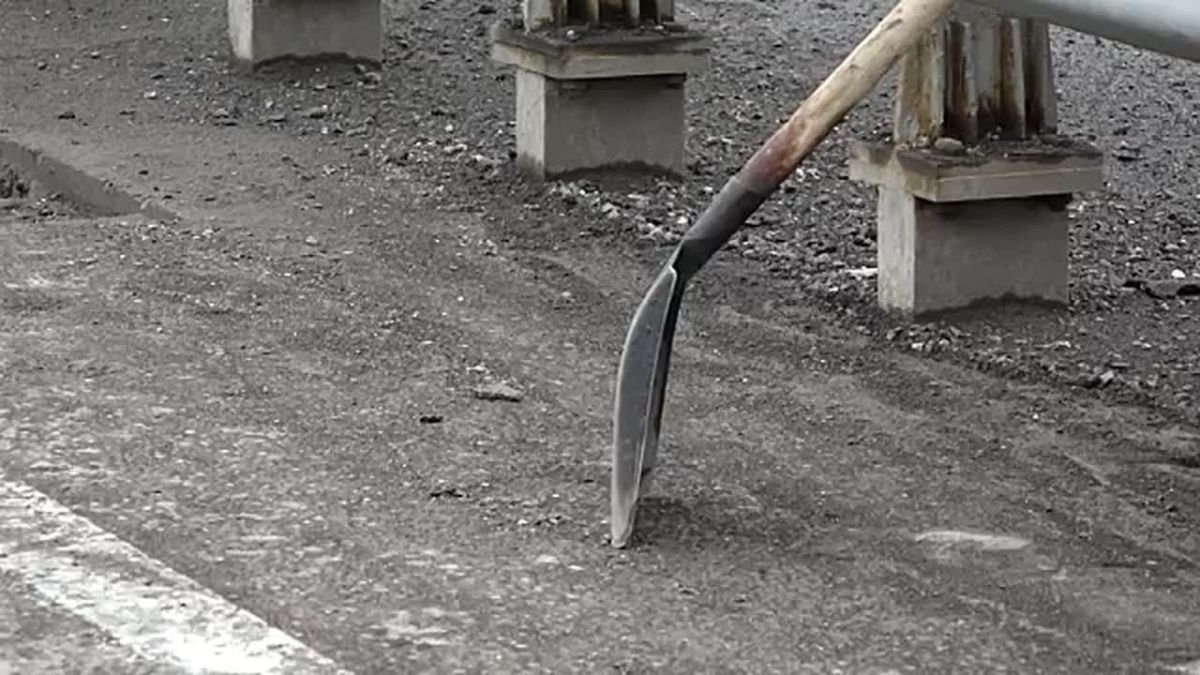 НА ОКТЯБРЬСКОМ МОСТУ И СЕМАФОРНОЙ ПОМЕНЯЛИ СХЕМУ ДВИЖЕНИЯ