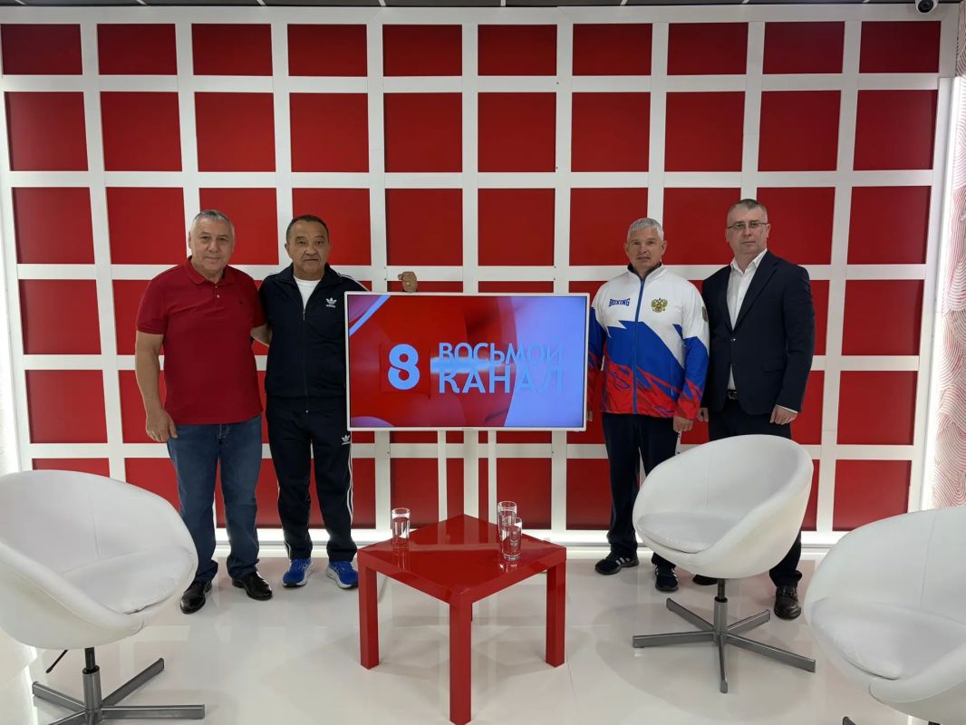 Сегодня редакция «8 канала» принимала гостей, чьи имена в мире бокса знает каждый!