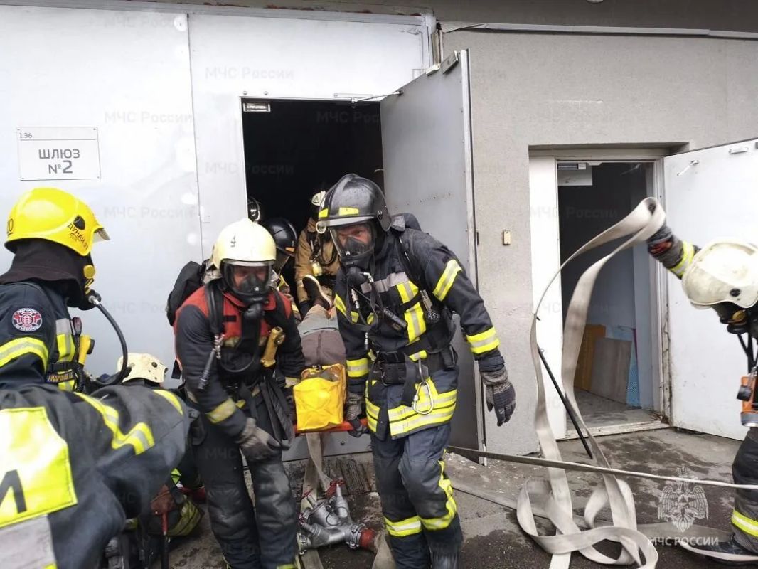 Во Дворце спорта имени Ивана Ярыгина прошло пожарно-тактическое учение Во Дворце спорта имени Ивана Ярыгина прошло пожарно-тактическое учение