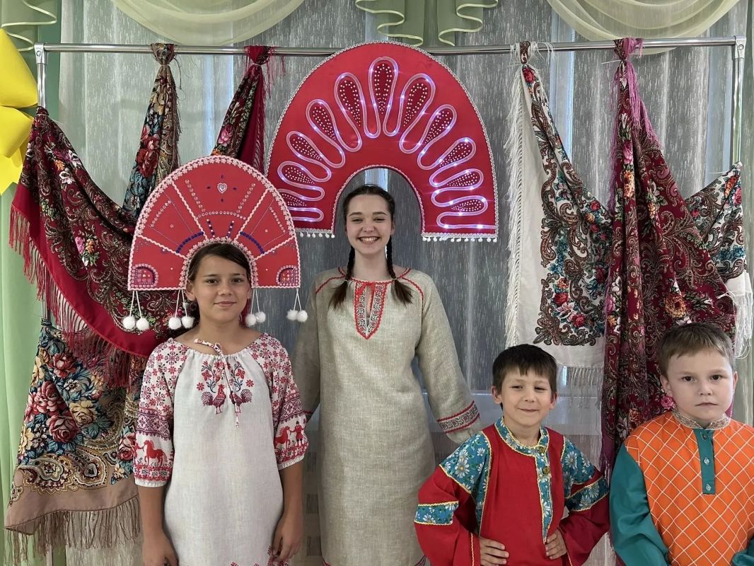 В учреждениях социального обслуживания нашего края проводится множество различных мероприятий, посвящённых Году народного единства В учреждениях социального обслуживания нашего края проводится множество различных мероприятий, посвящённых Году народного единства