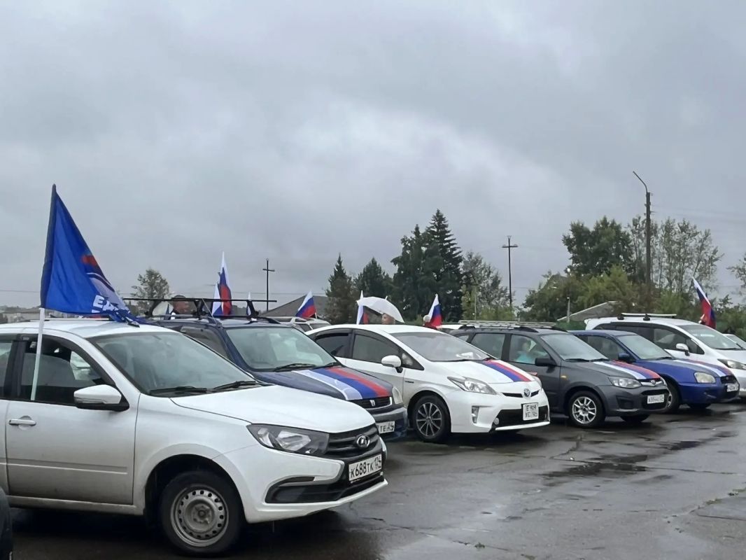 День Государственного флага в Емельяновском округе: праздник, который объединил всех День Государственного флага в Емельяновском округе: праздник, который объединил всех