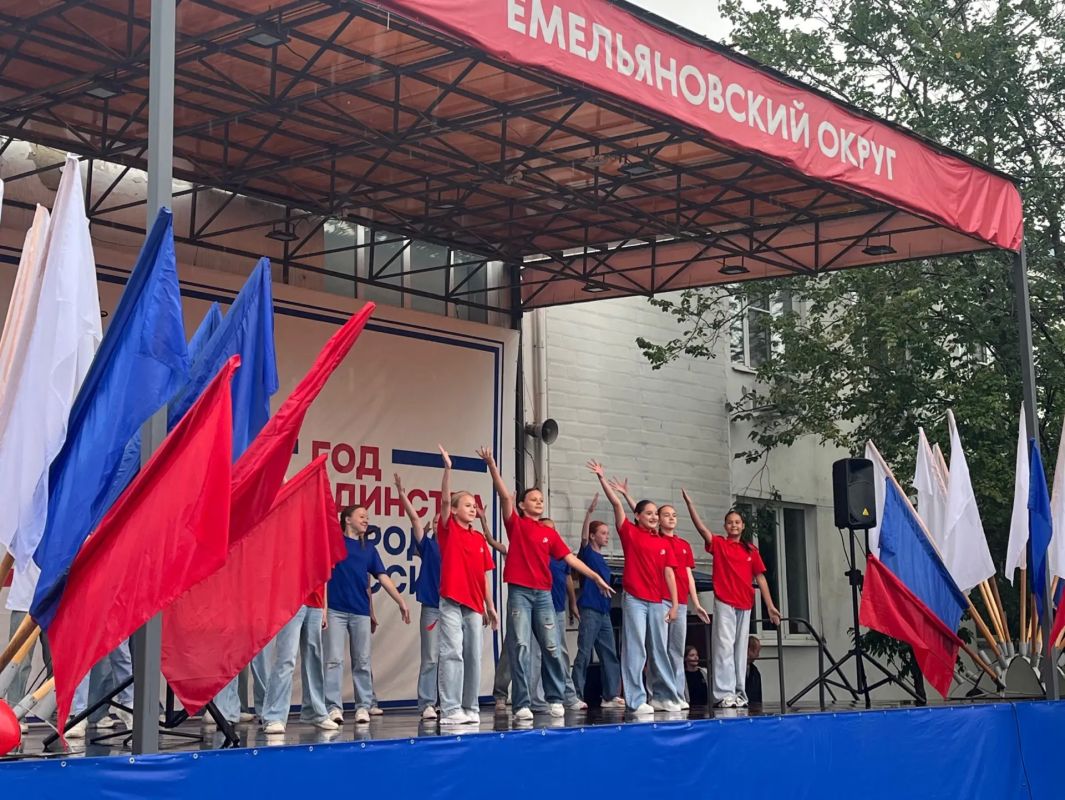 День Государственного флага в Емельяновском округе: праздник, который объединил всех День Государственного флага в Емельяновском округе: праздник, который объединил всех