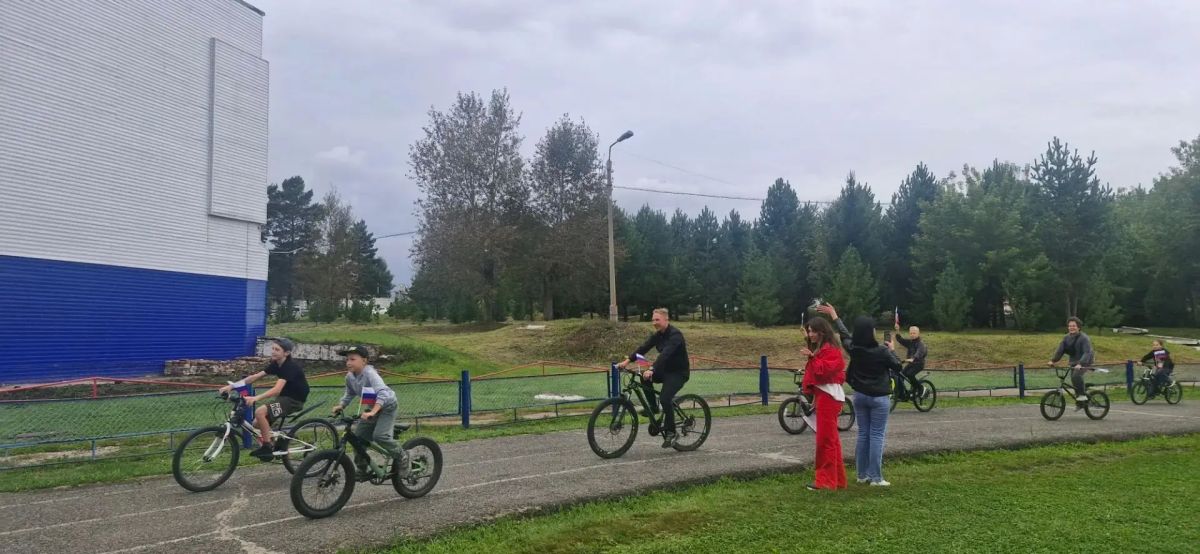 В ЗАТО поселке Солнечный прошел велопробег, посвященный Дню Государственного флага России
