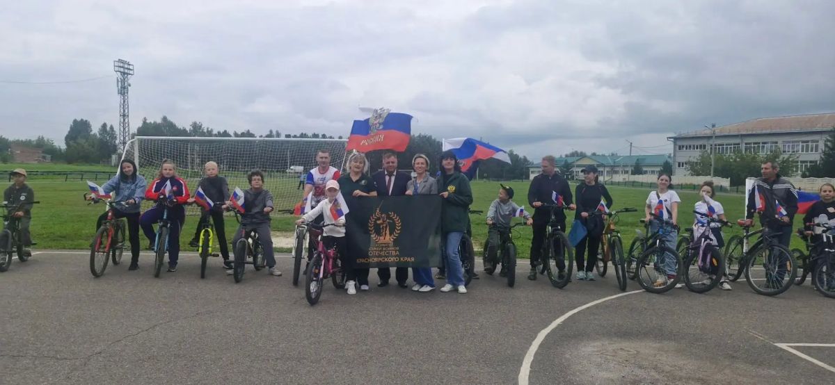 В ЗАТО поселке Солнечный прошел велопробег, посвященный Дню Государственного флага России В ЗАТО поселке Солнечный прошел велопробег, посвященный Дню Государственного флага России