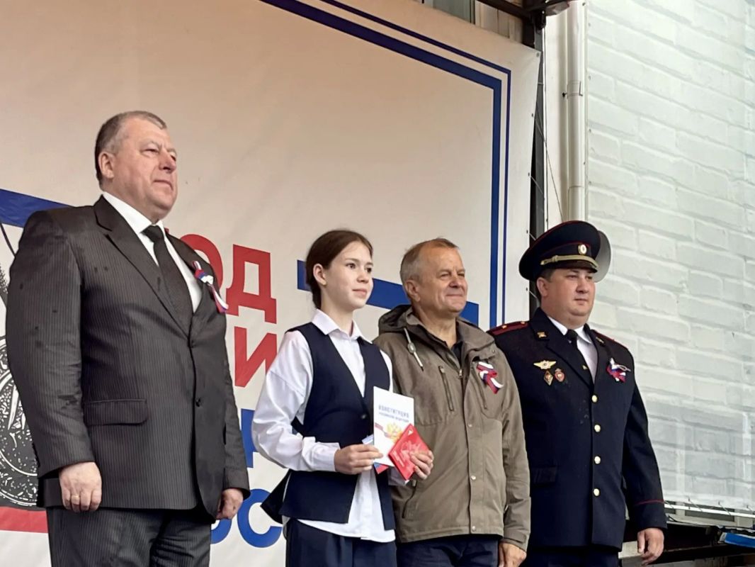 День Государственного флага в Емельяновском округе: праздник, который объединил всех День Государственного флага в Емельяновском округе: праздник, который объединил всех