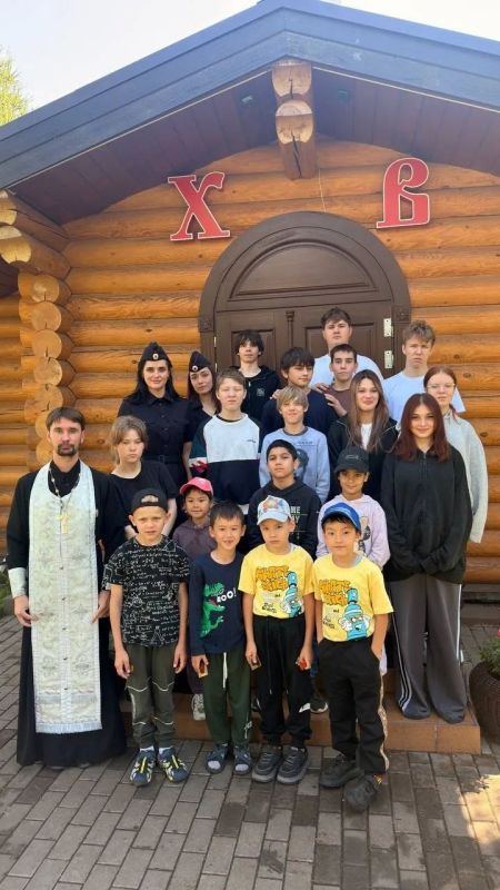 Транспортные полицейские Красноярска организовали акцию «Каникулы с общественным советом» для воспитанников детского дома «Самоцветы» Транспортные полицейские Красноярска организовали акцию «Каникулы с общественным советом» для воспитанников детского дома «Самоцветы»