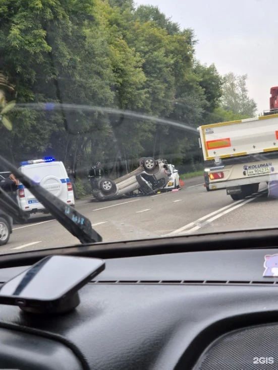 На улице Свердловской в Красноярске произошло ДТП с перевертышем На улице Свердловской в Красноярске произошло ДТП с перевертышем