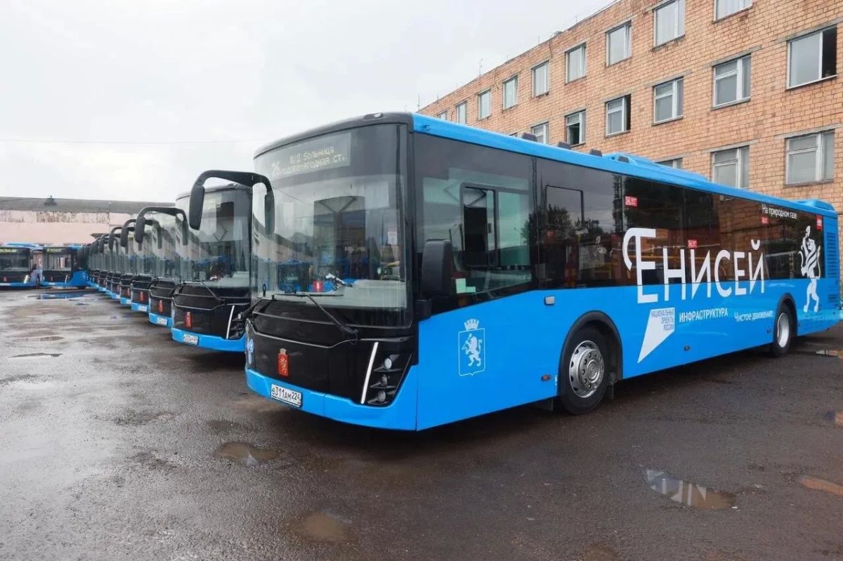 100 новых газомоторных автобусов приехали в Красноярск