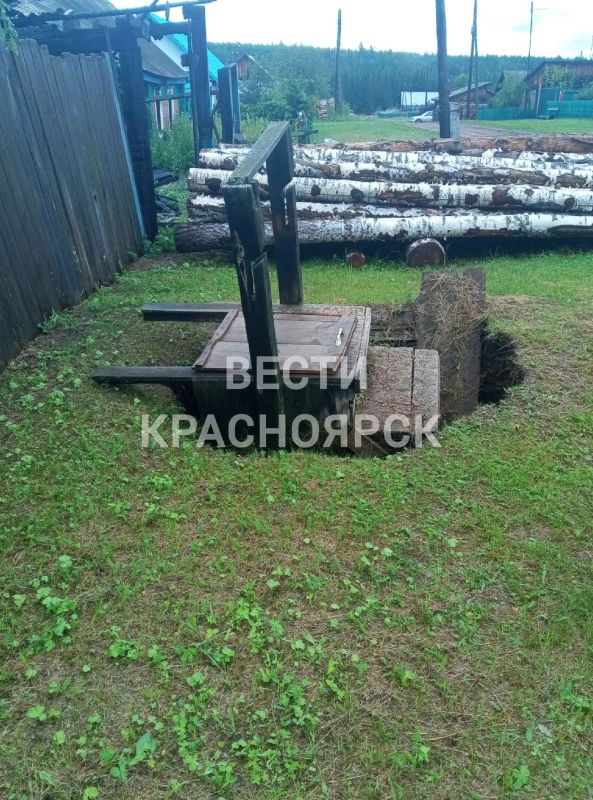 В посёлке Долгий Мост засыпают аварийные колодцы В посёлке Долгий Мост засыпают аварийные колодцы