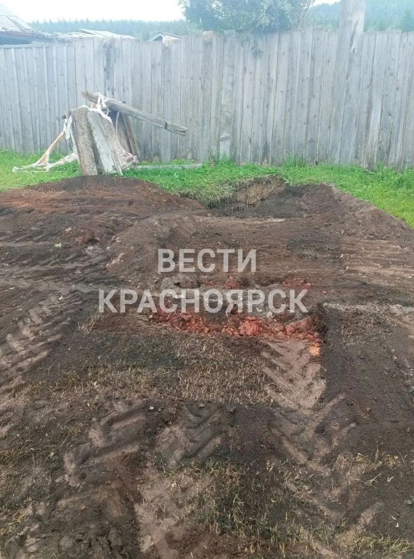 В посёлке Долгий Мост засыпают аварийные колодцы