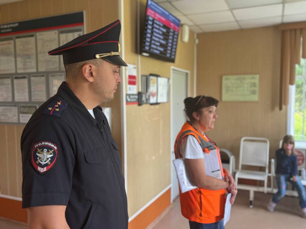В Красноярском крае сотрудники транспортной полиции присоединились к Всероссийской акции «Безопасный транспорт» В Красноярском крае сотрудники транспортной полиции присоединились к Всероссийской акции «Безопасный транспорт»