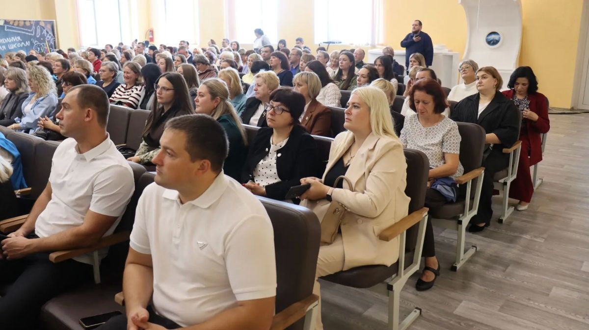 В Боготольском округе прошел традиционный августовский педагогический совет на тему: «Система образования Боготольского округа: от стратегических решений к качеству образования», где подвели итоги работы и чествовало... В Боготольском округе прошел традиционный августовский педагогический совет на тему: «Система образования Боготольского округа: от стратегических решений к качеству образования», где подвели итоги работы и чествовало...