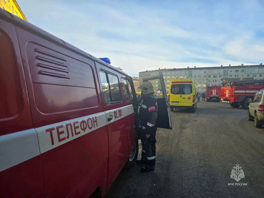 В Норильске на пожаре спасли 11 человек В Норильске на пожаре спасли 11 человек