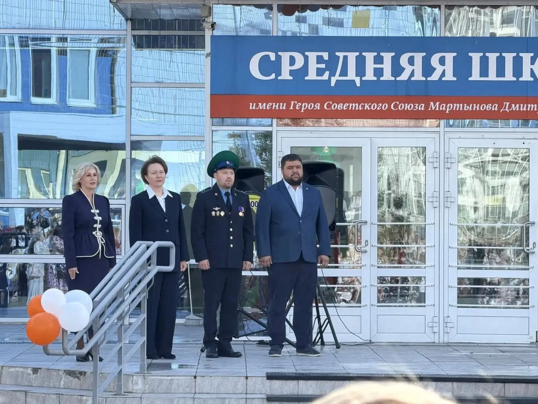 Руководители министерств поздравили ребят с началом учебного года Руководители министерств поздравили ребят с началом учебного года