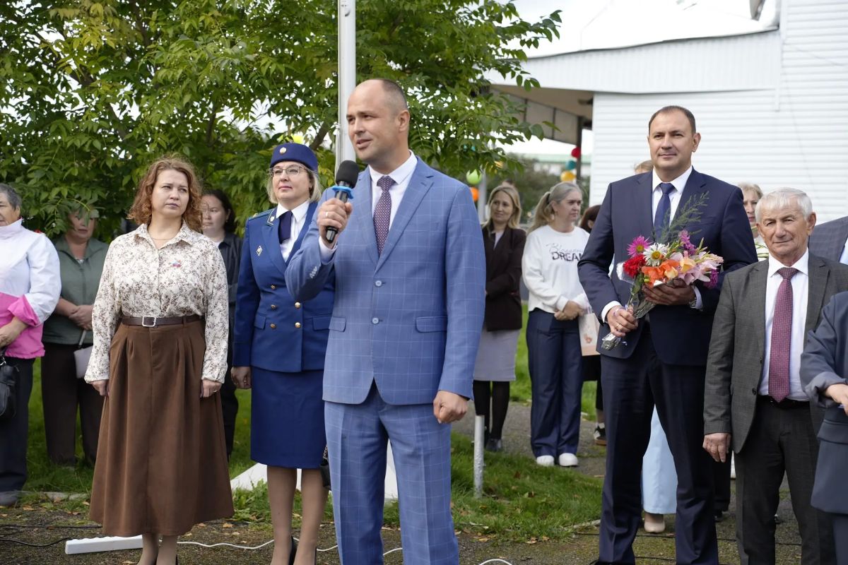 Министр транспорта Красноярского края Дмитрий Зотин поздравил школьников Казачинско-Пировского округа с Днём знаний Министр транспорта Красноярского края Дмитрий Зотин поздравил школьников Казачинско-Пировского округа с Днём знаний