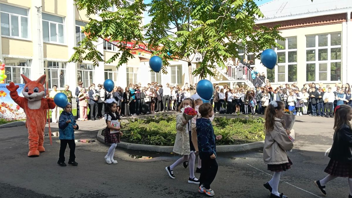 #праздник. Первый заместитель министра строительства и ЖКХ Сергей Шикунов принял участие в торжественной линейке, посвящённой Дню знаний #праздник. Первый заместитель министра строительства и ЖКХ Сергей Шикунов принял участие в торжественной линейке, посвящённой Дню знаний