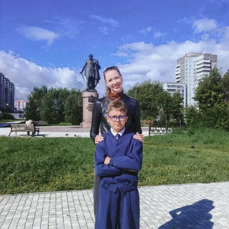 С Днём знаний!. 1 сентября — день, когда лето официально уступает место школьным будням, рюкзакам, новым тетрадям и большим планам С Днём знаний!. 1 сентября — день, когда лето официально уступает место школьным будням, рюкзакам, новым тетрадям и большим планам