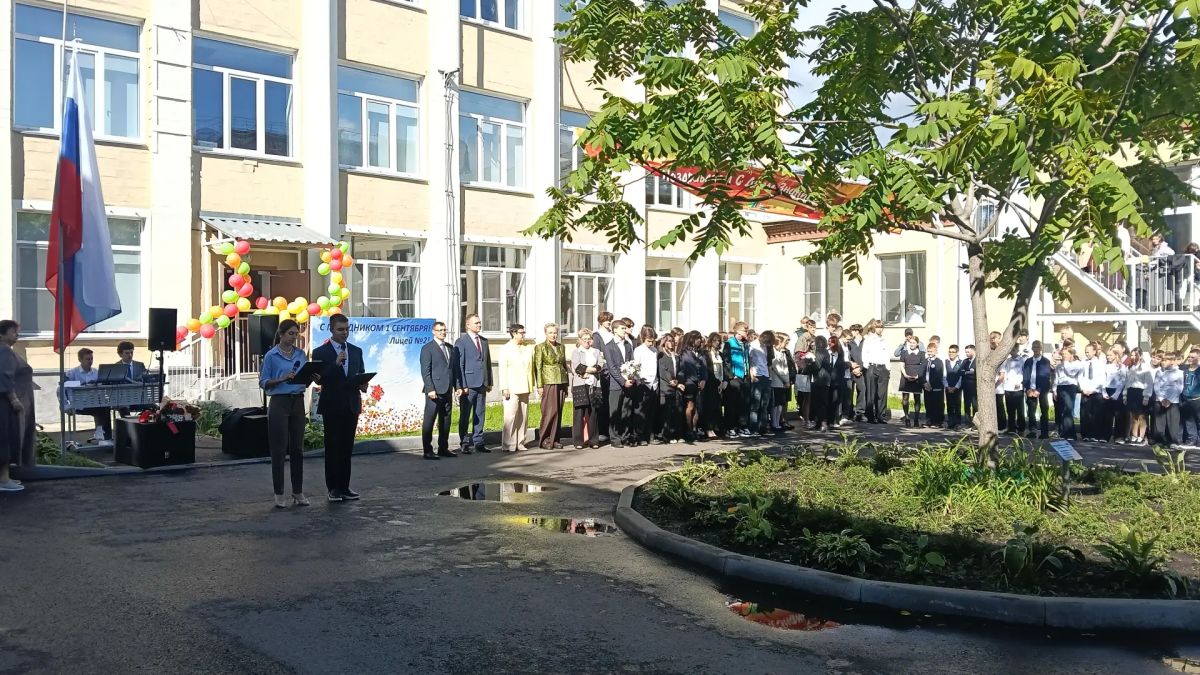 #праздник. Первый заместитель министра строительства и ЖКХ Сергей Шикунов принял участие в торжественной линейке, посвящённой Дню знаний