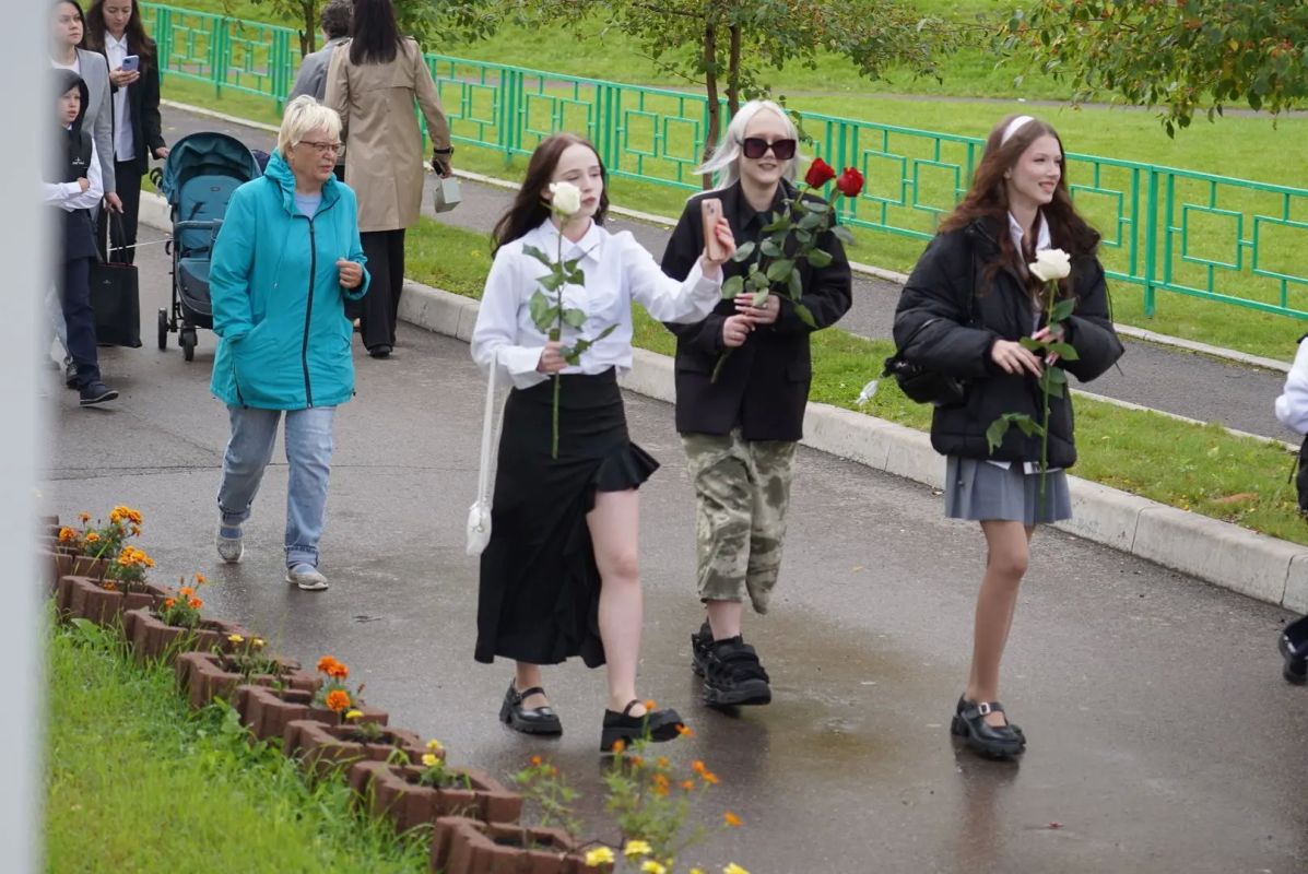 В Красноярском крае торжественные линейки прошли для 360 тысяч школьников В Красноярском крае торжественные линейки прошли для 360 тысяч школьников