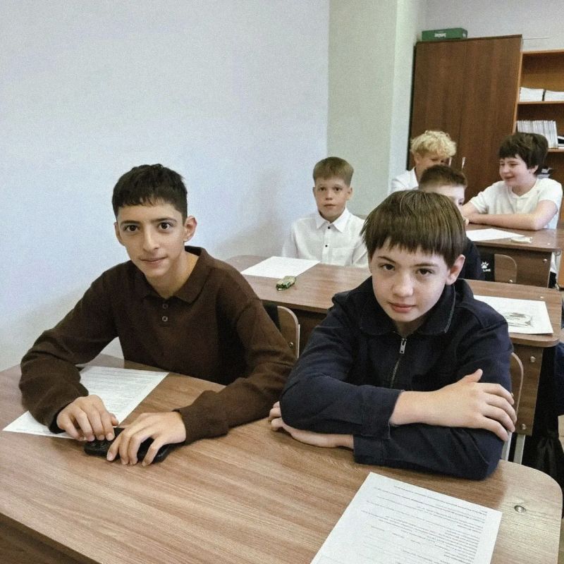 С Днём знаний!. 1 сентября — день, когда лето официально уступает место школьным будням, рюкзакам, новым тетрадям и большим планам С Днём знаний!. 1 сентября — день, когда лето официально уступает место школьным будням, рюкзакам, новым тетрадям и большим планам