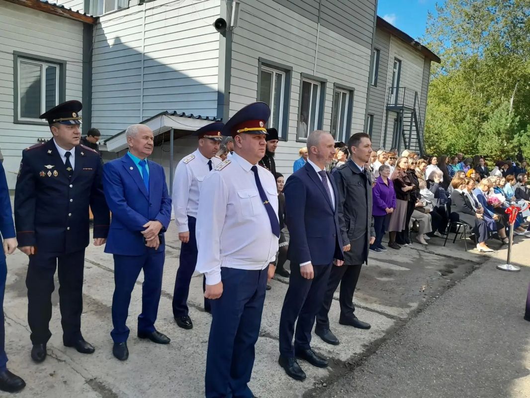 Первый заместитель начальника ГУФСИН Евгений Степанов поздравил воспитанников подшефного Лесосибирского кадетского корпуса с началом нового учебного года