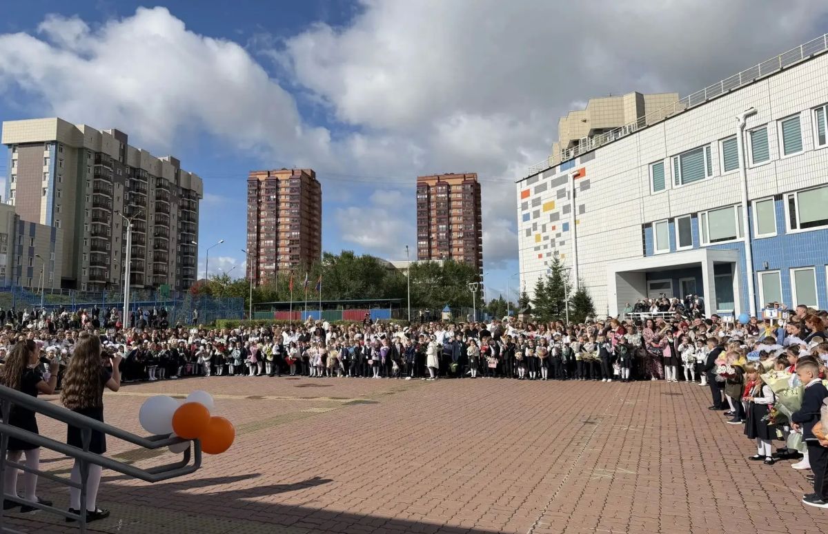 В День знаний Татьяна Магдибур посетила торжественную линейку в красноярской школе №155 В День знаний Татьяна Магдибур посетила торжественную линейку в красноярской школе №155