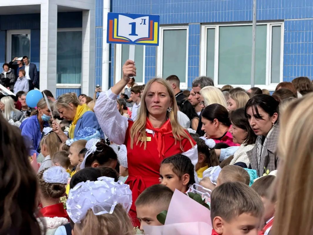 В День знаний Татьяна Магдибур посетила торжественную линейку в красноярской школе №155 В День знаний Татьяна Магдибур посетила торжественную линейку в красноярской школе №155