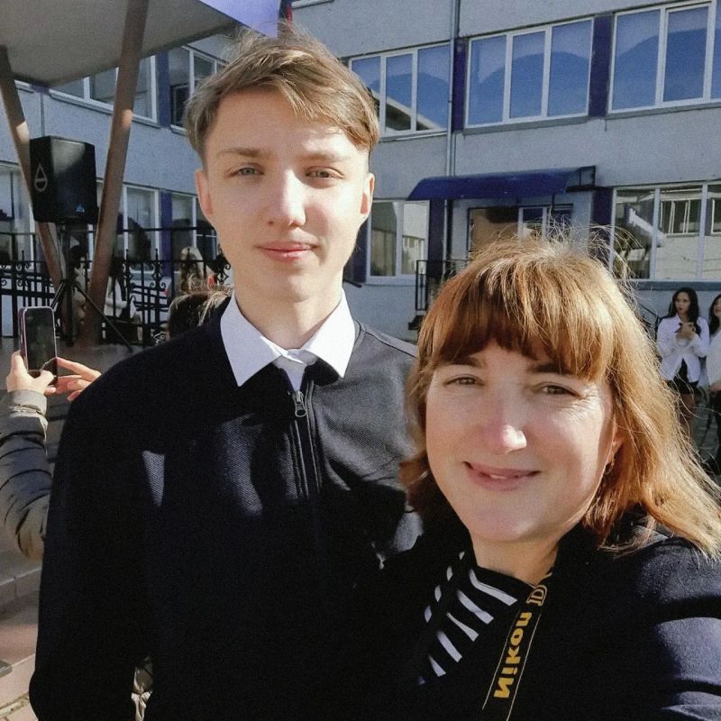С Днём знаний!. 1 сентября — день, когда лето официально уступает место школьным будням, рюкзакам, новым тетрадям и большим планам С Днём знаний!. 1 сентября — день, когда лето официально уступает место школьным будням, рюкзакам, новым тетрадям и большим планам