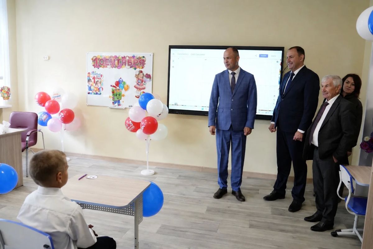 Министр транспорта Красноярского края Дмитрий Зотин поздравил школьников Казачинско-Пировского округа с Днём знаний Министр транспорта Красноярского края Дмитрий Зотин поздравил школьников Казачинско-Пировского округа с Днём знаний
