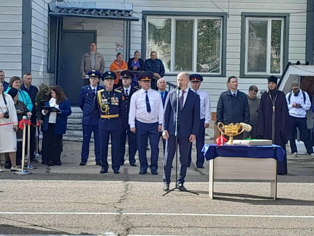 Первый заместитель начальника ГУФСИН Евгений Степанов поздравил воспитанников подшефного Лесосибирского кадетского корпуса с началом нового учебного года Первый заместитель начальника ГУФСИН Евгений Степанов поздравил воспитанников подшефного Лесосибирского кадетского корпуса с началом нового учебного года