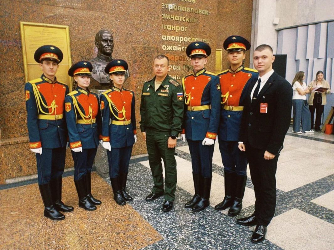 Долг, честь, победа. В Москве завершился Всероссийский слёт «Пост № 1» — масштабное событие, объединившее 450 участников из 73 регионов России и Республики Южная Осетия В течение двух соревновательных дней участники... Долг, честь, победа. В Москве завершился Всероссийский слёт «Пост № 1» — масштабное событие, объединившее 450 участников из 73 регионов России и Республики Южная Осетия В течение двух соревновательных дней участники...
