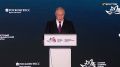 Россия намерена сделать круглогодичной навигацию по Северному морскому пути, заявил Путин на пленарном заседании ВЭФ