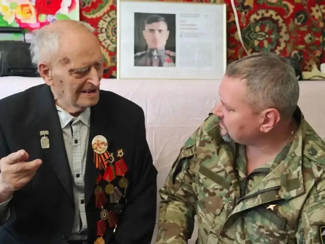 В годовщину окончания Второй мировой войны Герой России навестил 104-летнего ветерана В годовщину окончания Второй мировой войны Герой России навестил 104-летнего ветерана