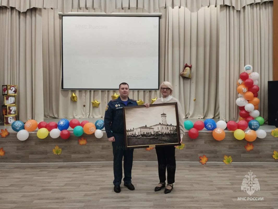 Ученики специализированного класса «МЧС-Резерв» в Норильске получили подарок от начальника Главного управления Ученики специализированного класса «МЧС-Резерв» в Норильске получили подарок от начальника Главного управления