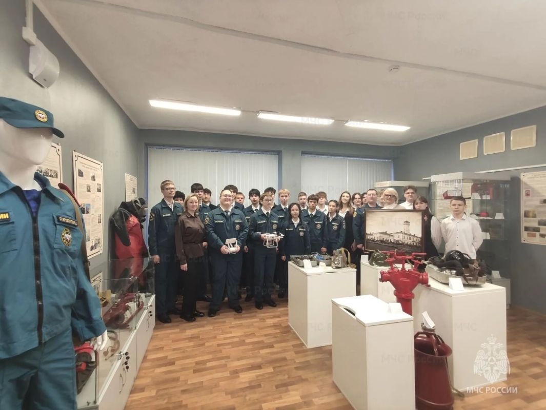 Ученики специализированного класса «МЧС-Резерв» в Норильске получили подарок от начальника Главного управления Ученики специализированного класса «МЧС-Резерв» в Норильске получили подарок от начальника Главного управления