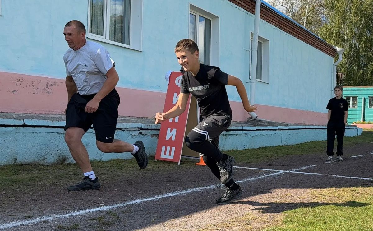 Всей семьёй — к победе!. 5 сентября стадион «Локомотив» в Иланском стал точкой притяжения для самых активных и спортивных семей округа Всей семьёй — к победе!. 5 сентября стадион «Локомотив» в Иланском стал точкой притяжения для самых активных и спортивных семей округа