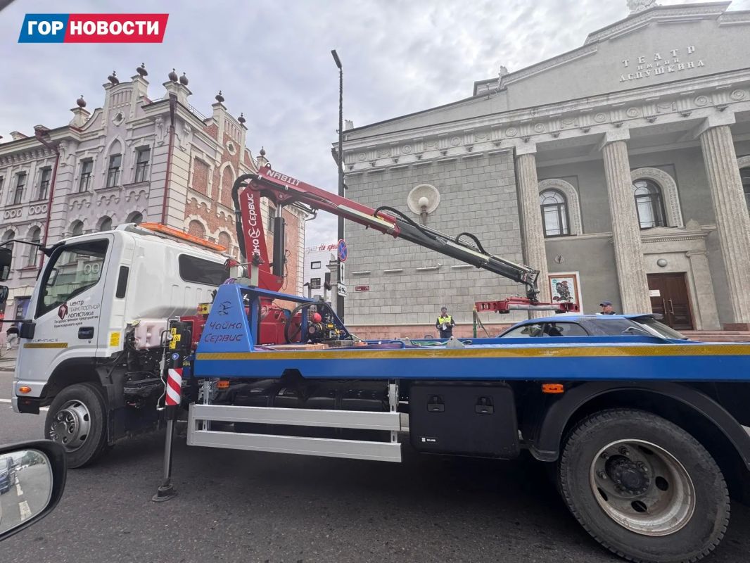 С проспекта Мира в Красноярске продолжают эвакуировать автомобили С проспекта Мира в Красноярске продолжают эвакуировать автомобили