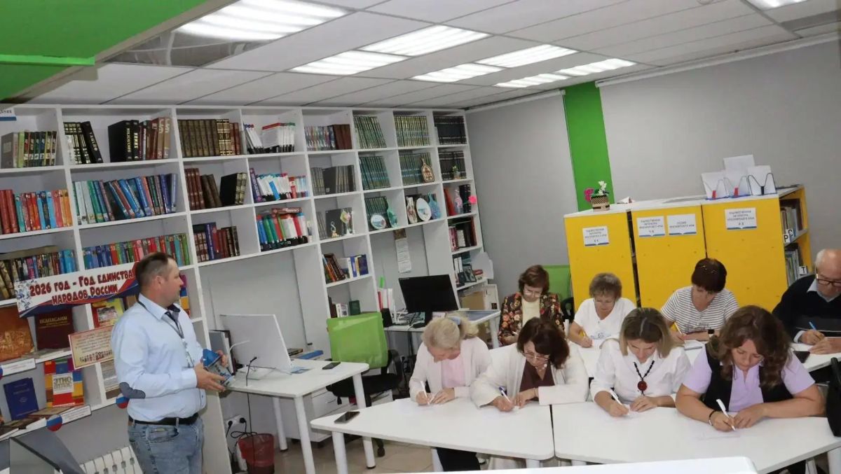 Россия — дом народов. В Ирбейской и Агинской библиотеках писали всероссийский диктант «Россия — дом народов»