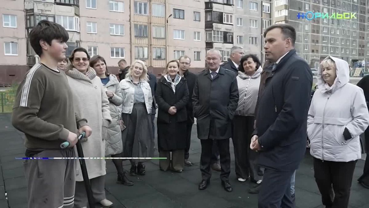 Глава Норильска Дмитрий Карасев вместе с депутатами краевого Заксобрания и Норильского городского Совета ознакомился с ходом благоустройства Оганера