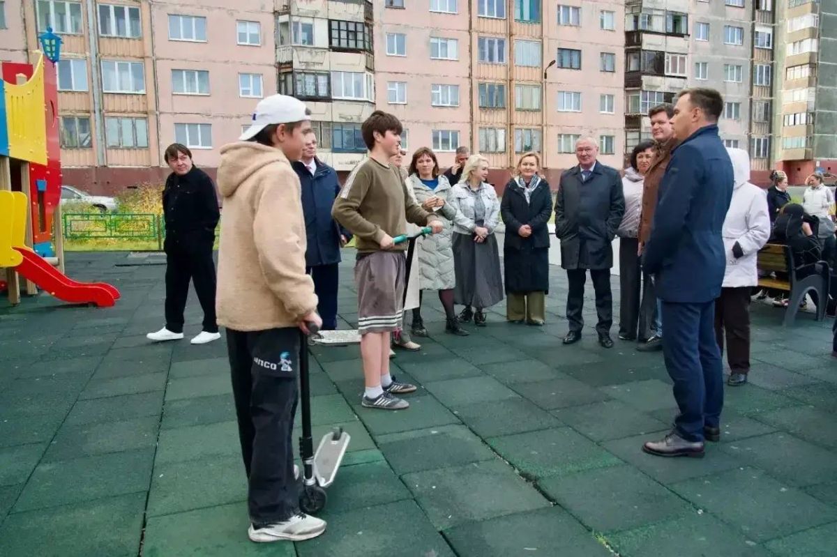 Дмитрий Карасёв: Перед общением с жителями Оганера вместе с депутатами Норильского горсовета посмотрели на изменения в этой важной части города Дмитрий Карасёв: Перед общением с жителями Оганера вместе с депутатами Норильского горсовета посмотрели на изменения в этой важной части города