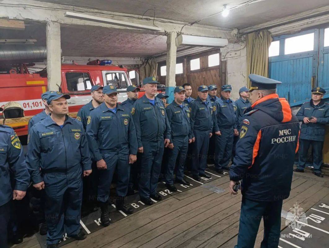 Рабочая группа под руководством начальника Главного управления работает в селе Хатанга Рабочая группа под руководством начальника Главного управления работает в селе Хатанга